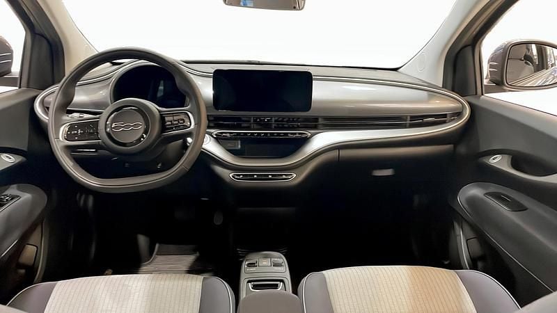 Begagnad Fiat 500e Icon 86 kW (118 HK) 2022 Grå Halvkombi