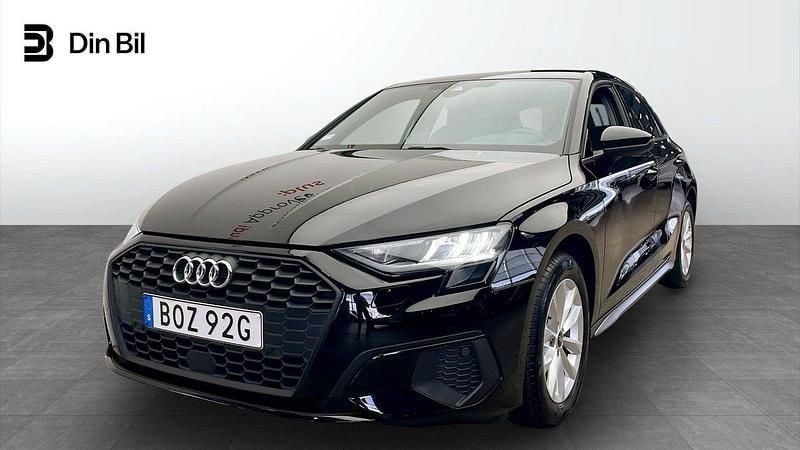 Svart Begagnad 2023 Audi A3 Sportback Proline Halvkombi | 244 000 kr (Marknadspris) - Bild 1/4