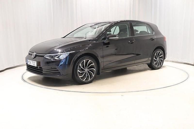 Svart Begagnad 2022 VW Golf VIII Kombi | 184 900 kr (Bra pris) - Bild 1/4