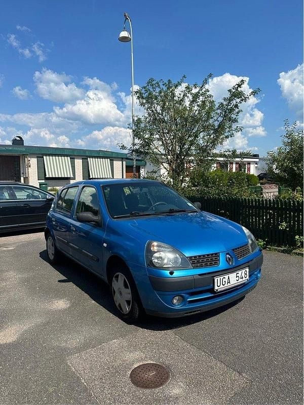 Blå Begagnad 2003 Renault Clio II Expression Halvkombi | 18 500 kr (Marknadspris) - Bild 1/3