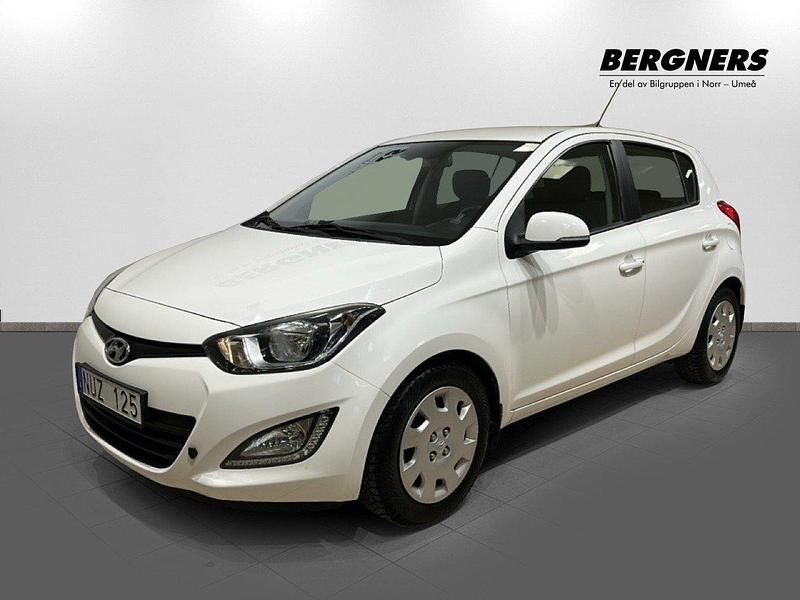 Vit Begagnad 2012 Hyundai i20 Halvkombi | 89 900 kr (Dyr) - Bild 1/4