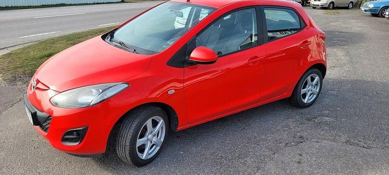 Röd Begagnad 2012 Mazda 2 Halvkombi | 78 000 kr (Lite dyr) - Bild 1/4