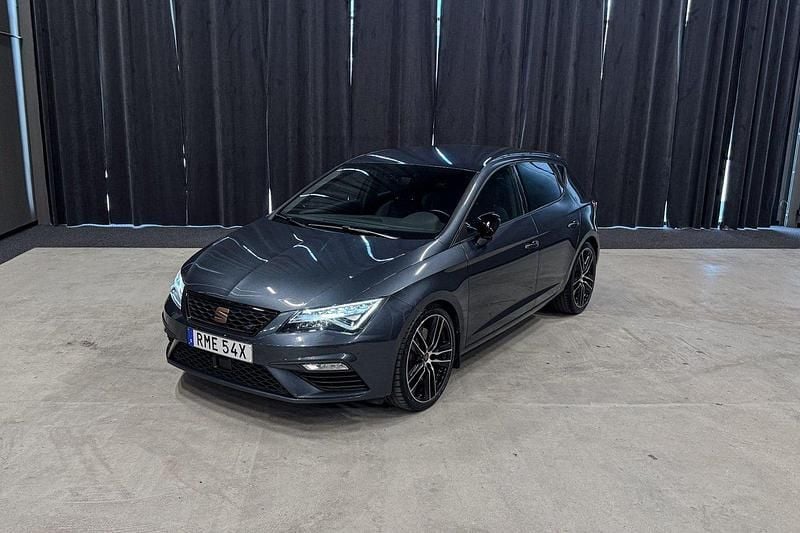 Grå Begagnad 2019 Cupra Leon Halvkombi | 269 900 kr (Bra pris) - Bild 1/4
