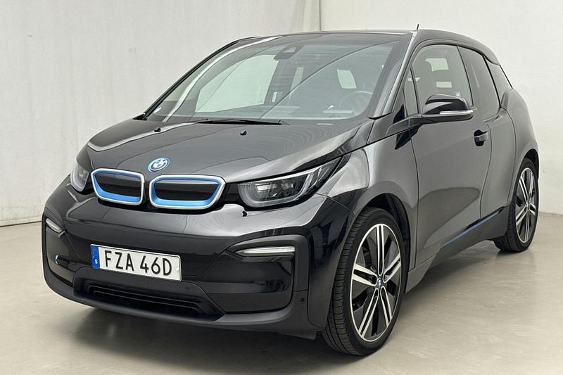 Svart Begagnad 2022 BMW i3 Comfort Edition Halvkombi | 199 800 kr (Bra pris) - Bild 1/4