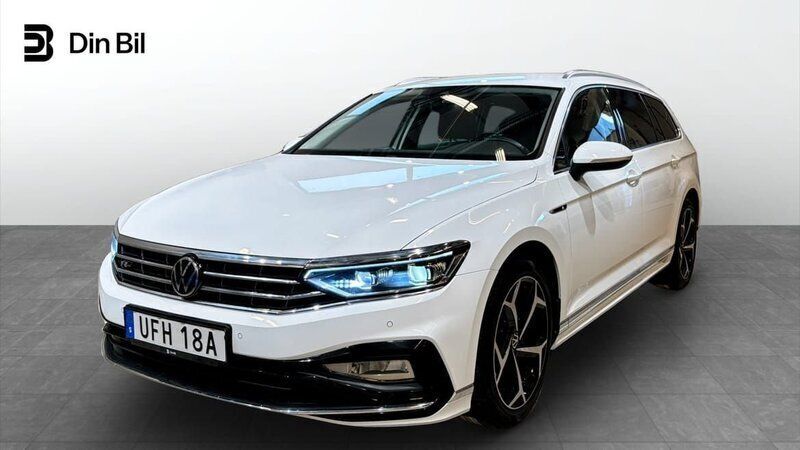 Vit Begagnad 2022 VW Passat R-line Kombi | 329 900 kr (Marknadspris) - Bild 1/4
