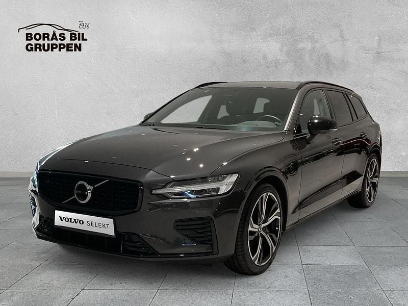 Grå Begagnad 2025 Volvo V60 Plus Kombi | 489 000 kr (Marknadspris) - Bild 1/4