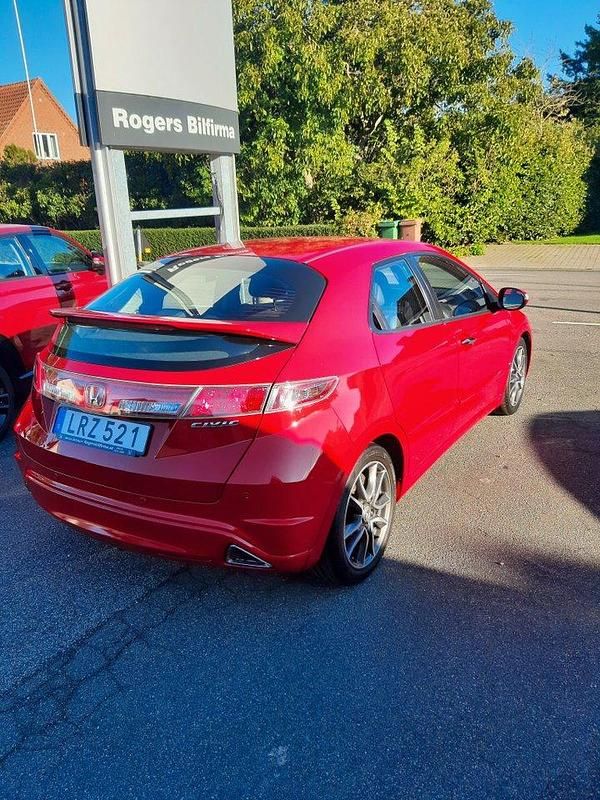 Begagnad Honda Civic Sport 140 HK (102 kW) 2011 Röd Halvkombi