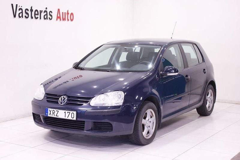 Begagnad VW Golf IV 102 HK (75 kW) 2006 Mörkblå Halvkombi