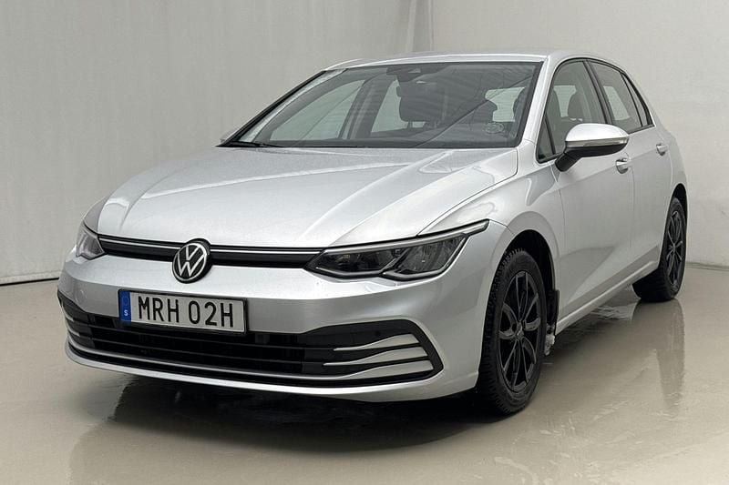 Silver Begagnad 2021 VW Golf VIII | 168 800 kr (Marknadspris) - Bild 1/4
