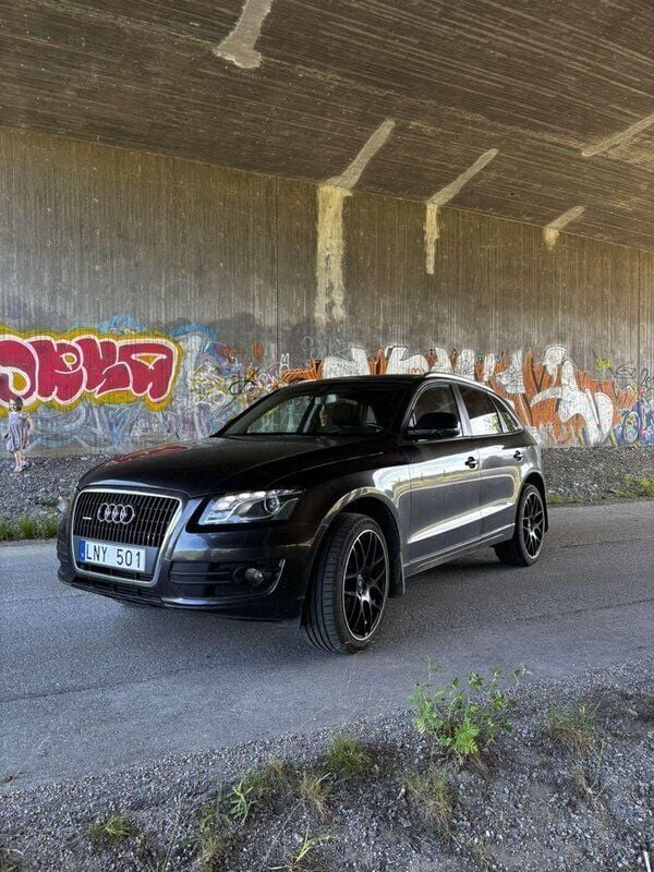 Grå Begagnad 2011 Audi Q5 Design SUV | 105 000 kr (Marknadspris) - Bild 1/4