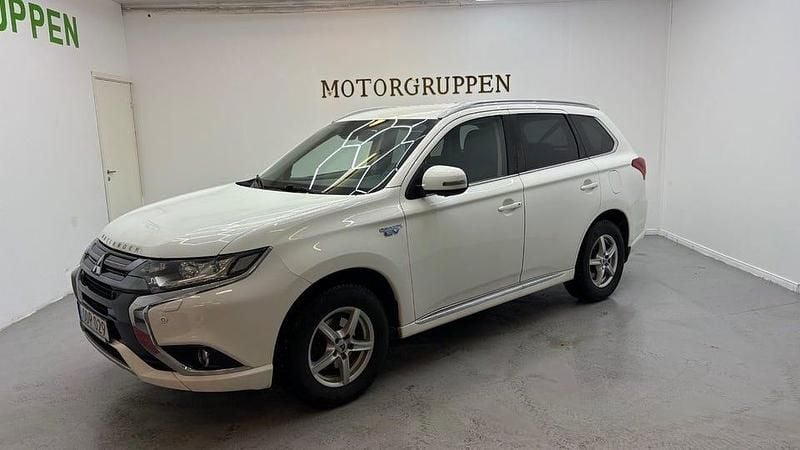 Begagnad Mitsubishi Outlander 203 HK (149 kW) 2017 Vit SUV