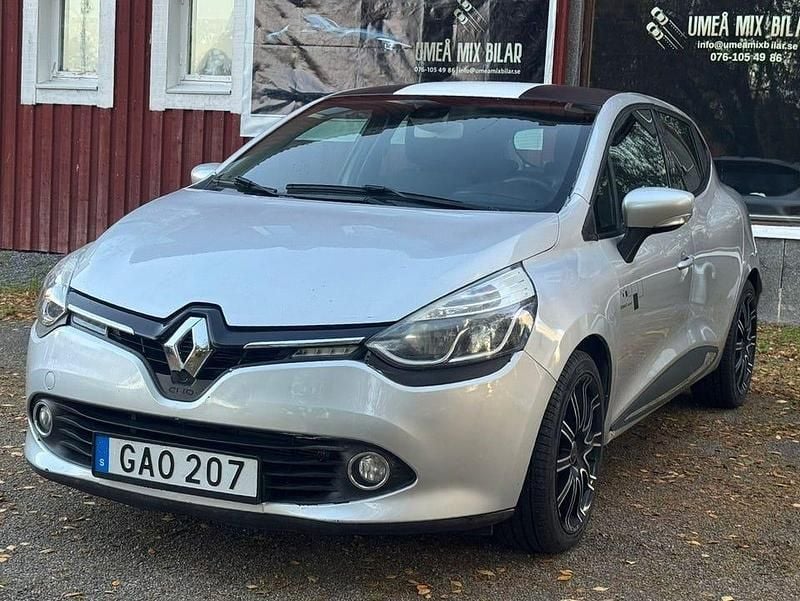 Begagnad Renault Clio IV 90 HK (66 kW) 2013 Silver Halvkombi
