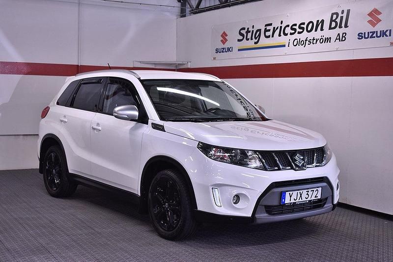 Vit Begagnad 2017 Suzuki Vitara SUV | 163 500 kr (Marknadspris) - Bild 1/4