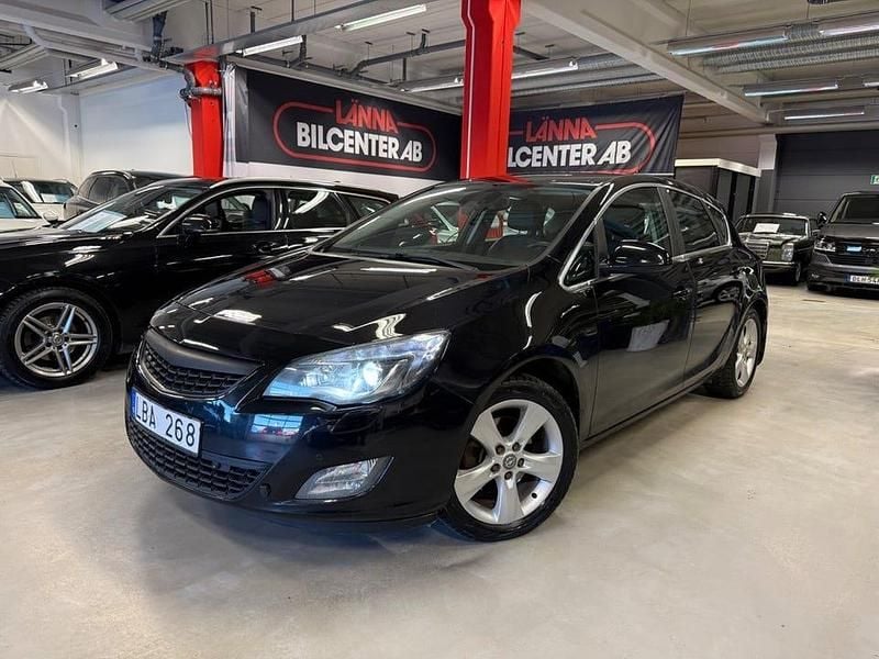 Begagnad Opel Astra Enjoy 126 HK (92 kW) 2010 Svart Halvkombi