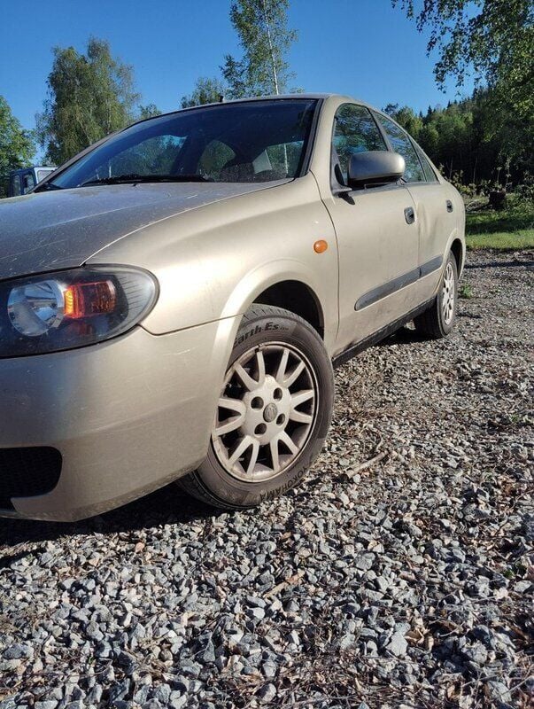 Gul Begagnad 2003 Nissan Almera Sedan | 3 500 kr (Superpris) - Bild 1/4