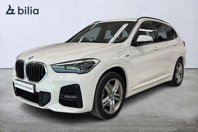 Vit Begagnad 2022 BMW X1 M Sport SUV | 329 900 kr (Lite dyr) - Bild 1/4