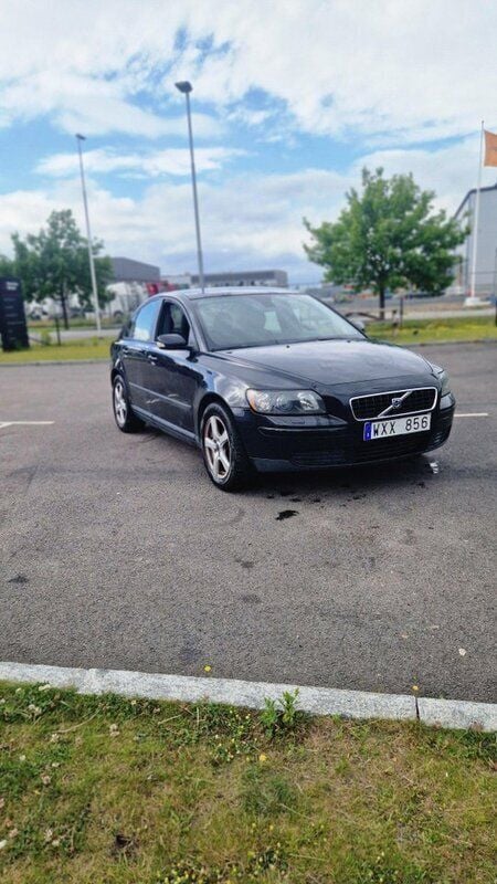 Svart Begagnad 2006 Volvo S40 Sedan | 12 500 kr (Superpris) - Bild 1/3