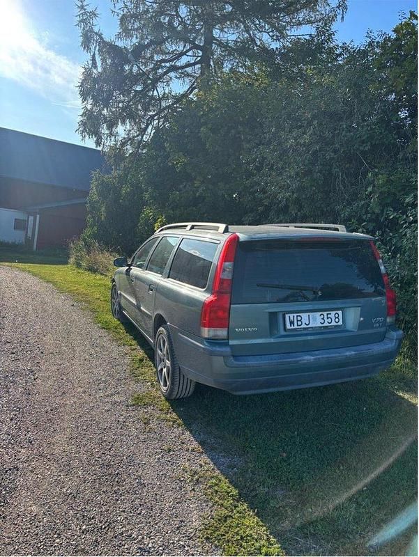 Grön Begagnad 2004 Volvo V70 Business Edition Kombi | 27 500 kr (Bra pris) - Bild 1/2