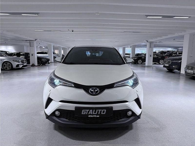 Begagnad Toyota C-HR Edition 122 HK (89 kW) 2019 Vit SUV