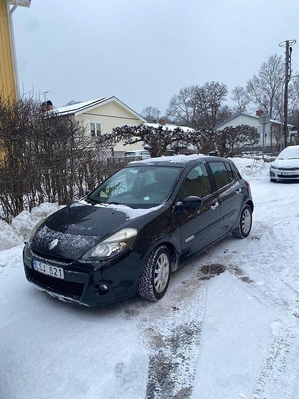 Begagnad 2011 Renault Clio R.S. Halvkombi | 30 000 kr (Bra pris) - Bild 1/4