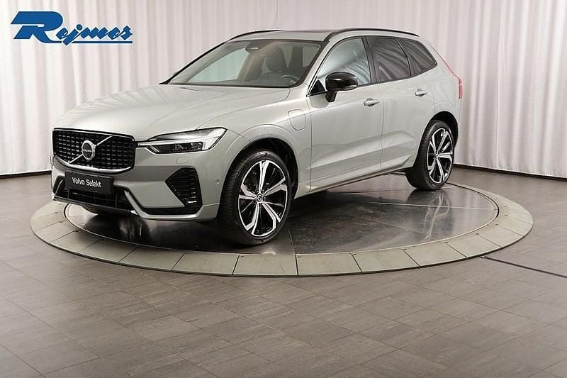 Grå Begagnad 2024 Volvo XC60 Plus SUV | 569 900 kr (Lite dyr) - Bild 1/4