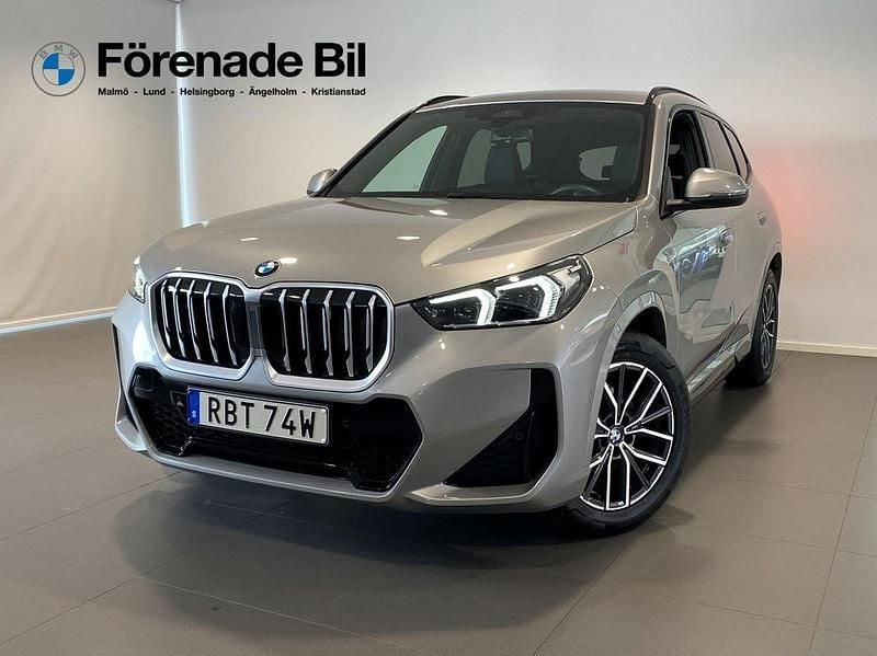 Grå Begagnad 2025 BMW X1 M Sport SUV | 469 000 kr (Dyr) - Bild 1/4