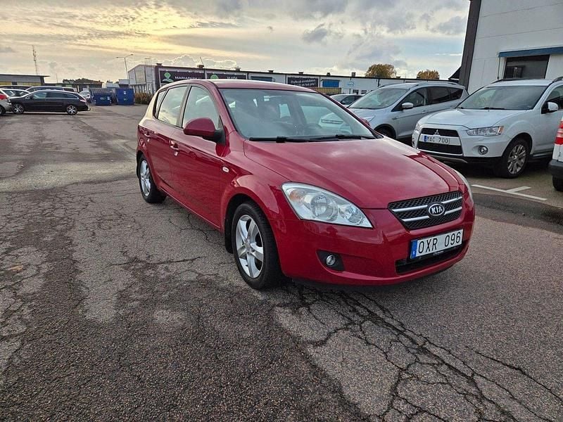 Röd Begagnad 2007 Kia Ceed EX Halvkombi | 45 900 kr (Marknadspris) - Bild 1/4