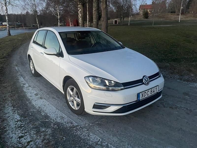 Begagnad 2018 VW Golf VII Halvkombi | 168 000 kr (Marknadspris) - Bild 1/4