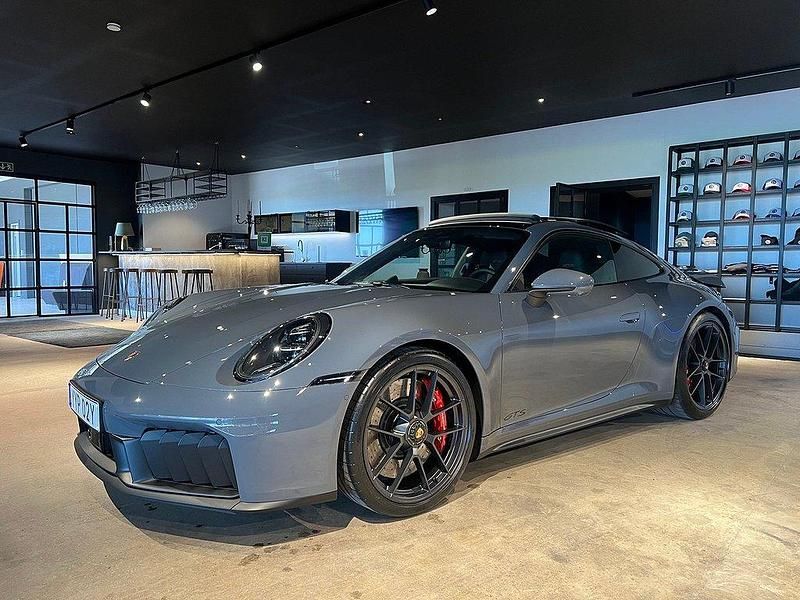 Grå Begagnad 2024 Porsche 911 Carrera GTS | 2 095 000 kr - Bild 1/4