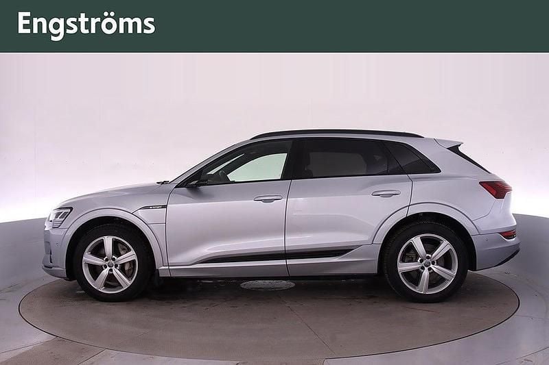 Begagnad Audi e-tron Design 300 kW (408 HK) 2019 Silver SUV