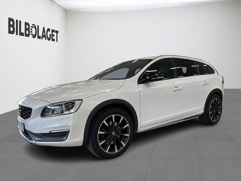 Vit Begagnad 2015 Volvo V60 CC Summum Kombi | 179 500 kr (Dyr) - Bild 1/4