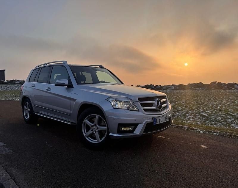 Silver metallic Begagnad 2012 Mercedes GLK220 AMG SUV | 149 900 kr (Marknadspris) - Bild 1/4