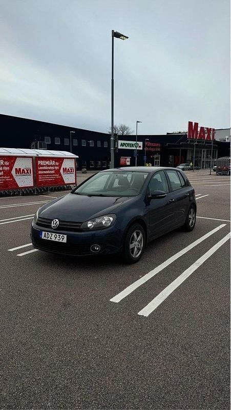 Grå Begagnad 2009 VW Golf VI Halvkombi | 45 000 kr (Marknadspris) - Bild 1/4