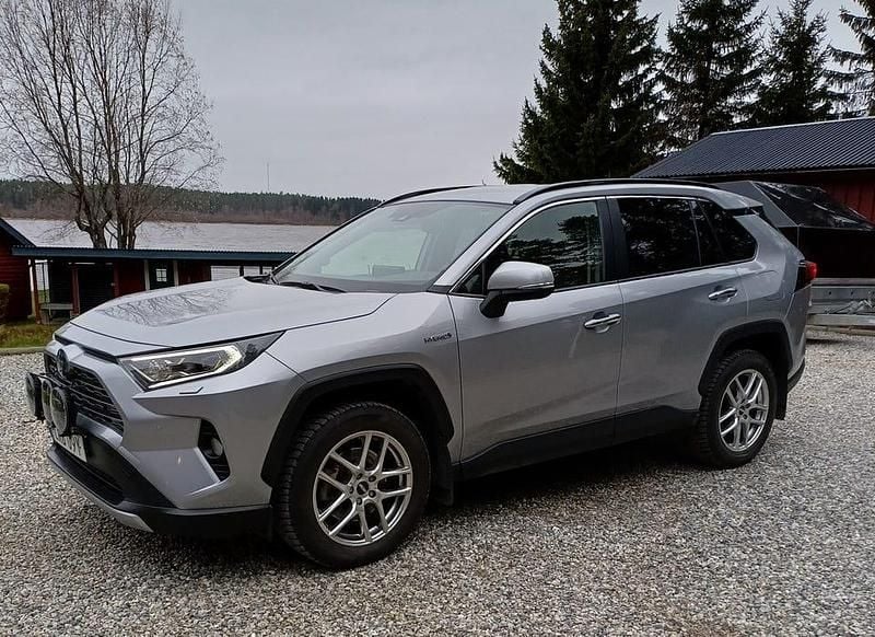 Begagnad Toyota RAV4 Hybrid Executive 222 HK (163 kW) 2022 SUV