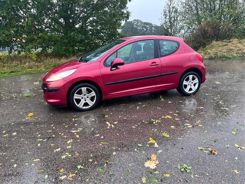 Röd Begagnad 2007 Peugeot 207 Halvkombi | 13 500 kr (Marknadspris) - Bild 1/4