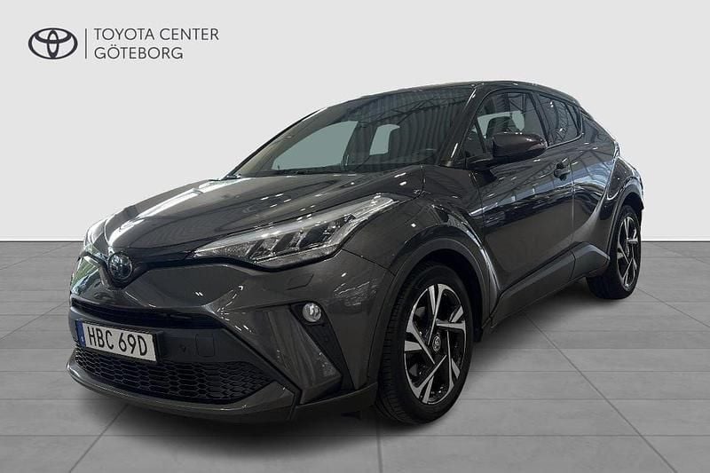 Mörkgrå Begagnad 2022 Toyota C-HR Edition SUV | 259 900 kr (Marknadspris) - Bild 1/3