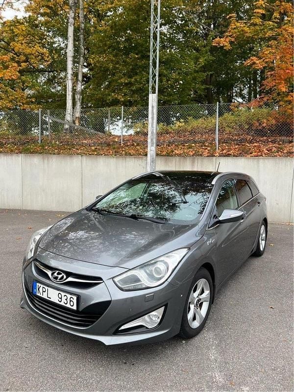 Silver Begagnad 2013 Hyundai i40 Kombi | 60 000 kr (Marknadspris) - Bild 1/4