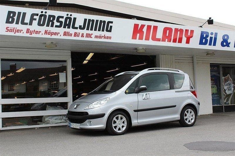 Ljusgrå Begagnad 2005 Peugeot 1007 Halvkombi | 20 000 kr - Bild 1/4