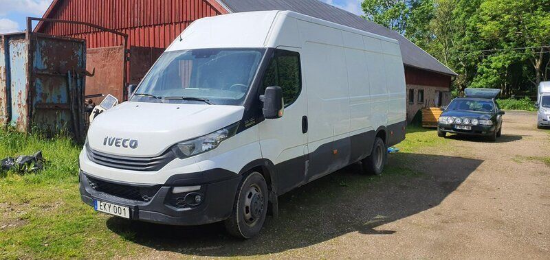 Vit Begagnad 2017 Iveco Daily | 260 000 kr - Bild 1/4