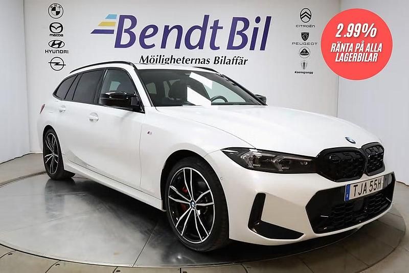 Vit Begagnad 2023 BMW M340 M Sport Sedan | 699 500 kr (Lite dyr) - Bild 1/4