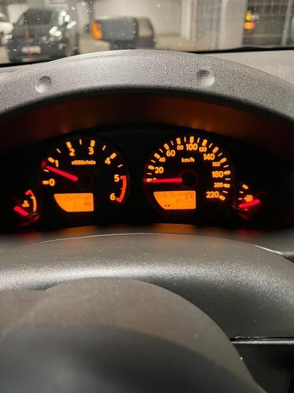 Begagnad Nissan Navara 171 HK (125 kW) 2008