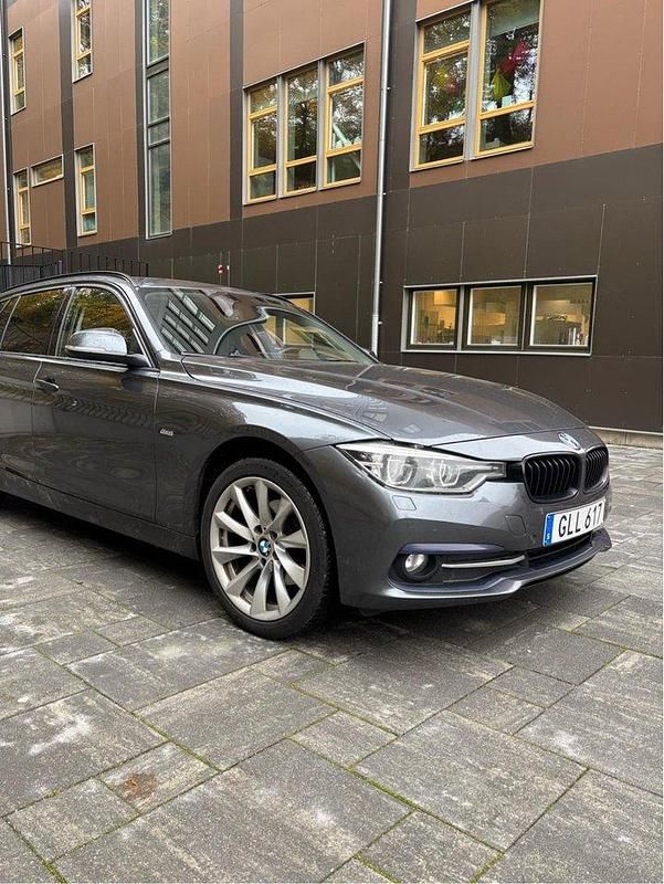 Grå Begagnad 2016 BMW 320 Sport Line Kombi | 180 000 kr (Bra pris) - Bild 1/4