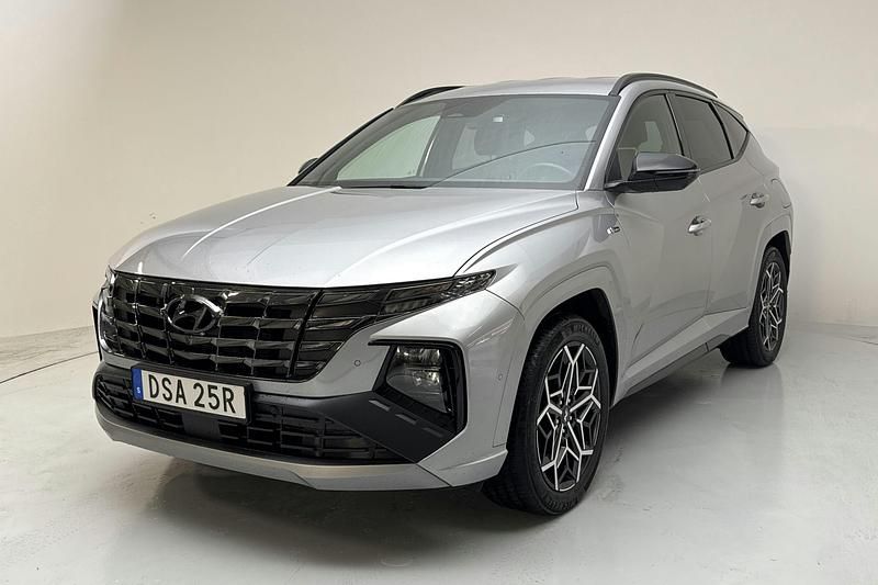 Grå Begagnad 2022 Hyundai Tucson N Line SUV | 273 000 kr (Marknadspris) - Bild 1/4
