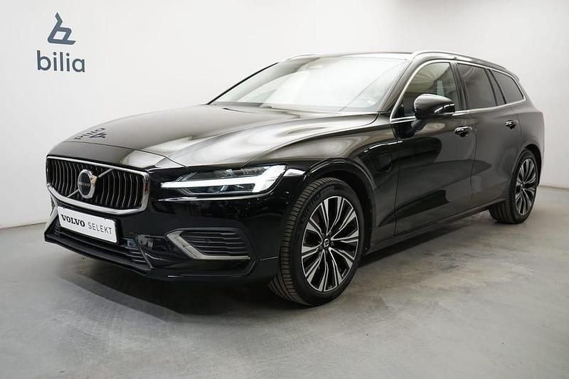 Svart Begagnad 2023 Volvo V60 Core Kombi | 369 900 kr (Marknadspris) - Bild 1/3