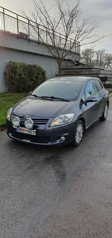 Grå Begagnad 2010 Toyota Auris Plus Halvkombi | 63 000 kr (Bra pris) - Bild 1/4