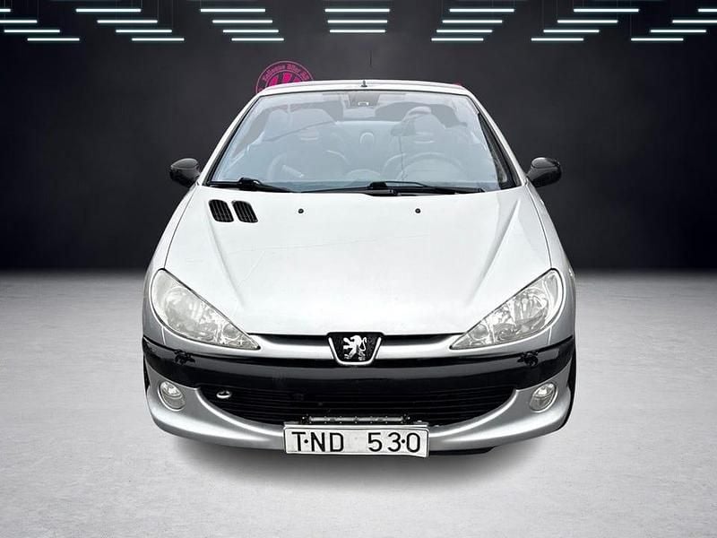 Begagnad Peugeot 206 CC 136 HK (100 kW) 2002 Grå Cab