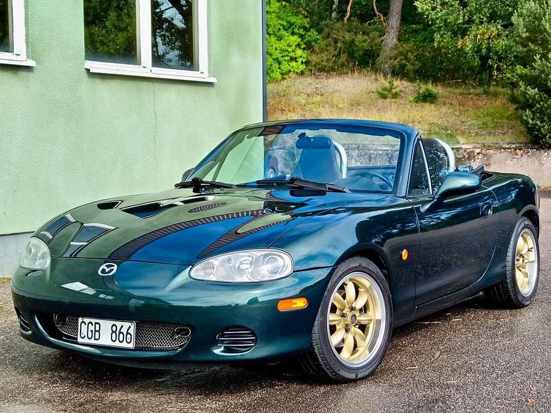 Mörkgrön Begagnad 2002 Mazda MX5 Cab | 74 000 kr (Marknadspris) - Bild 1/4