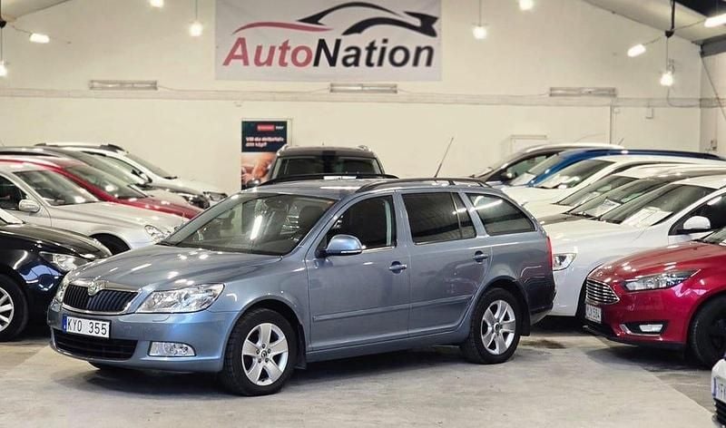 Grå Begagnad 2011 Skoda Octavia Elegance Kombi | 59 900 kr (Marknadspris) - Bild 1/4