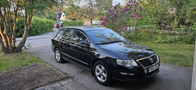 Svart Begagnad 2010 VW Passat Kombi | 60 000 kr - Bild 1/4