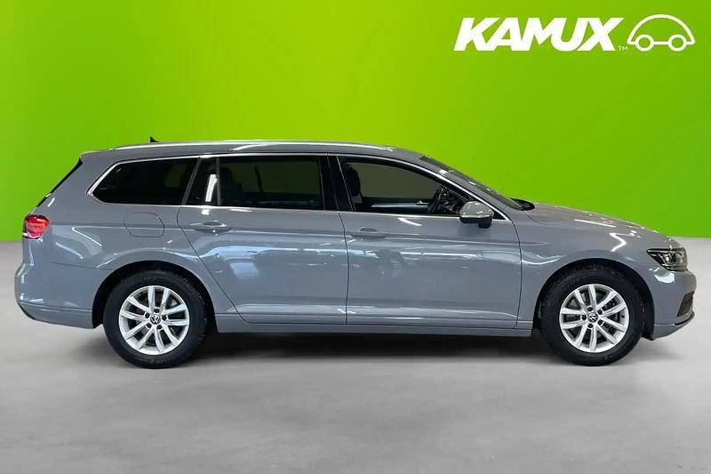 Begagnad VW Passat 150 HK (110 kW) 2023 Silver/grå Kombi
